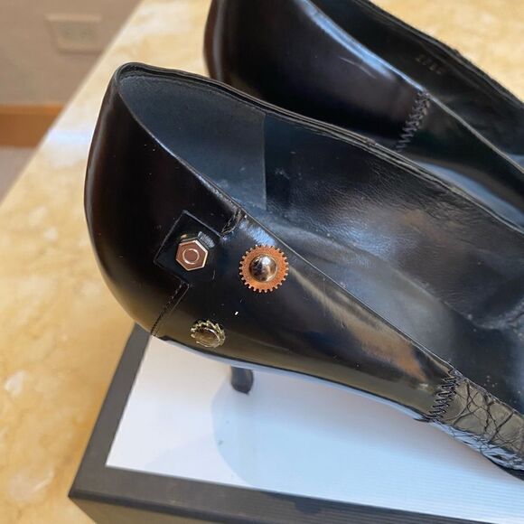 Prada heel with metal stud detail. Size 41 - Picture 3 of 7